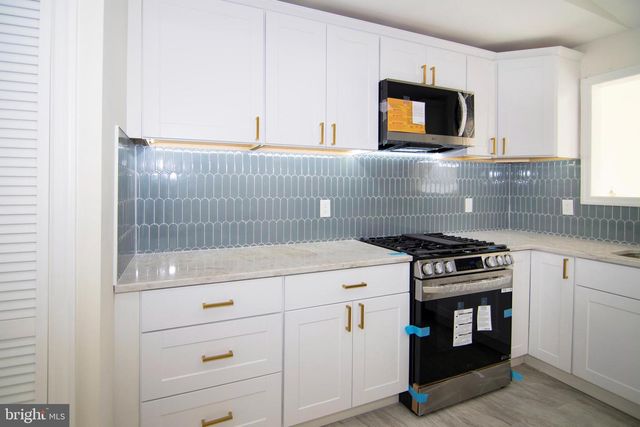 20 SUGAR BUSH DR, Sicklerville, NJ 08081