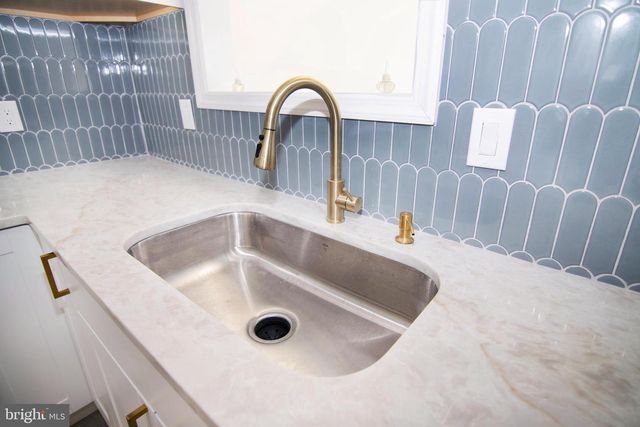 20 SUGAR BUSH DR, Sicklerville, NJ 08081