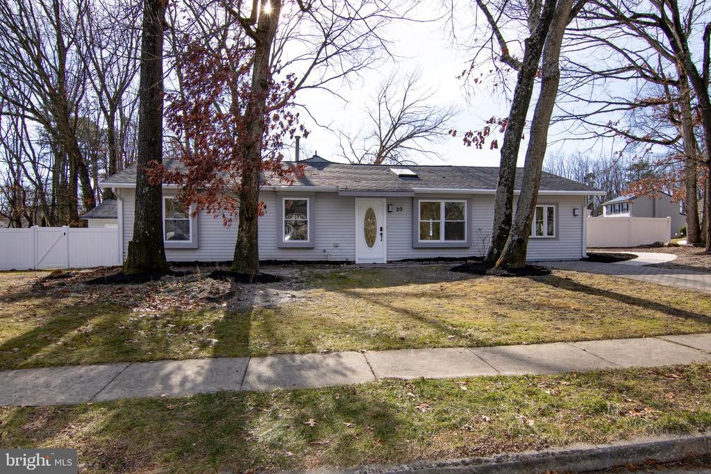 20 SUGAR BUSH DR, Sicklerville, NJ 08081