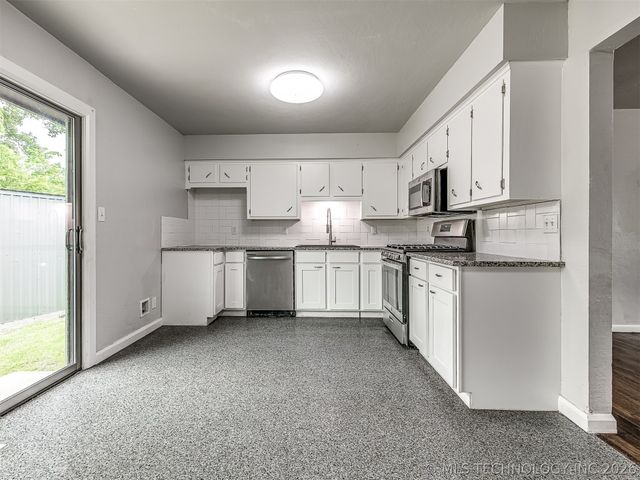 113 W 31st Place, Sand Springs, OK 74063