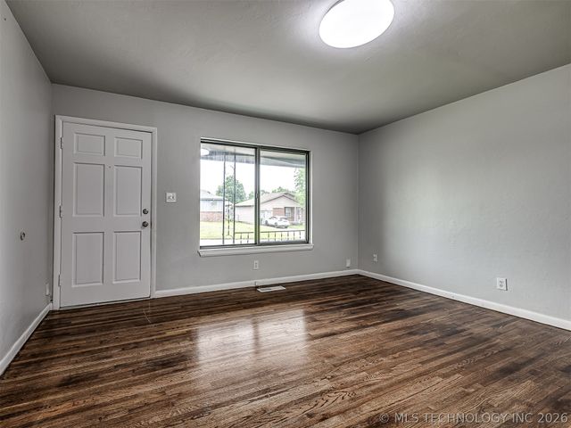 113 W 31st Place, Sand Springs, OK 74063
