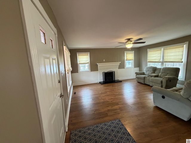 3975 CONTEST ROAD, Paducah, KY 42001