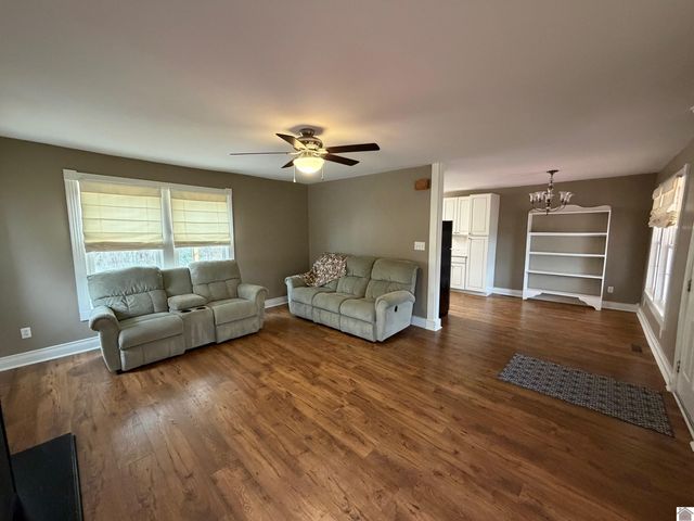 3975 CONTEST ROAD, Paducah, KY 42001