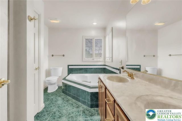 1785 Clarendon Drive, Forks Twp, PA 18040