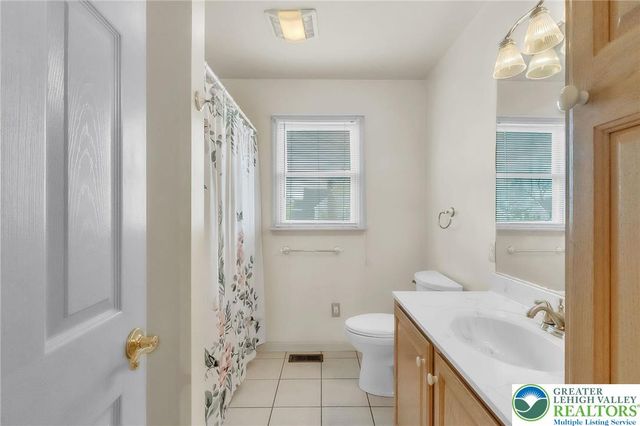 1785 Clarendon Drive, Forks Twp, PA 18040