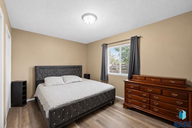 911 N Van Eps Ave Avenue, Sioux Falls, SD 57103