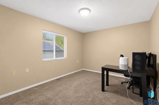 911 N Van Eps Ave Avenue, Sioux Falls, SD 57103