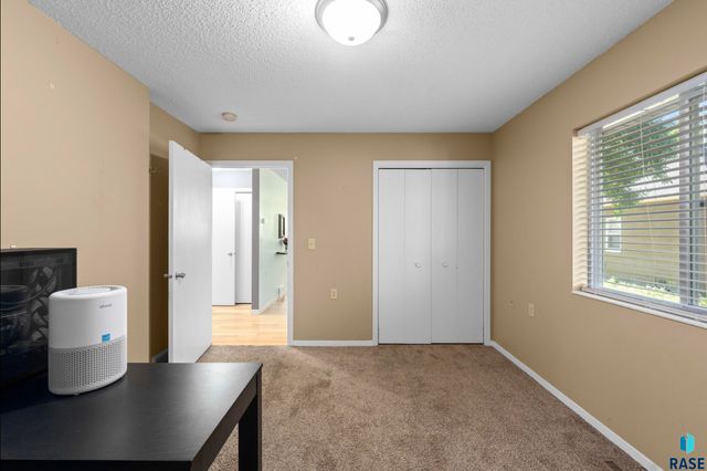911 N Van Eps Ave Avenue, Sioux Falls, SD 57103