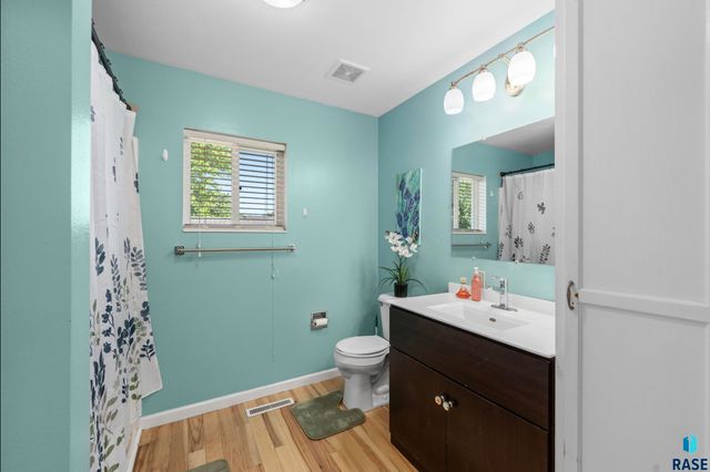 911 N Van Eps Ave Avenue, Sioux Falls, SD 57103