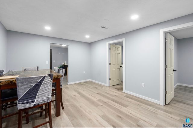 911 N Van Eps Ave Avenue, Sioux Falls, SD 57103