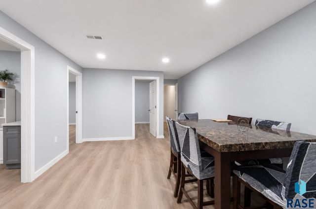 911 N Van Eps Ave Avenue, Sioux Falls, SD 57103