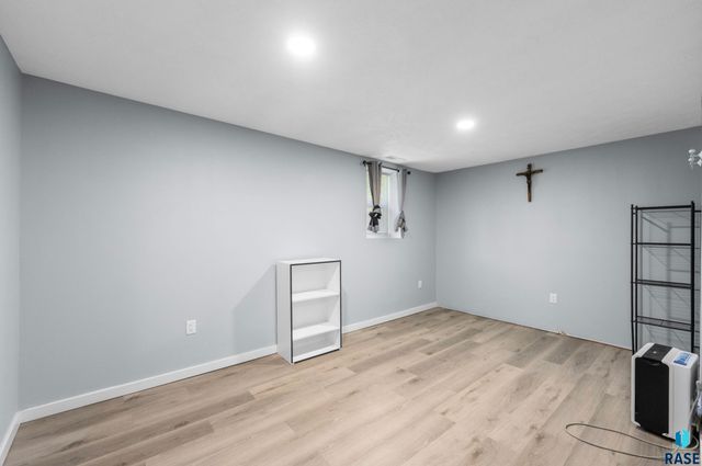 911 N Van Eps Ave Avenue, Sioux Falls, SD 57103