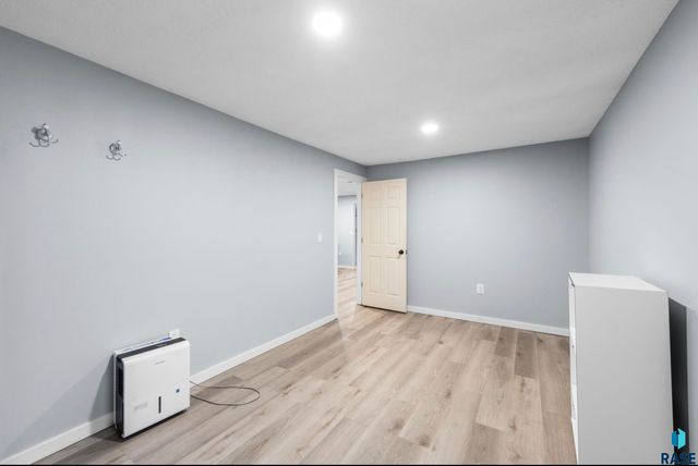 911 N Van Eps Ave Avenue, Sioux Falls, SD 57103