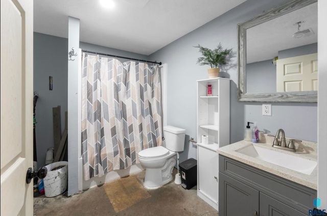 911 N Van Eps Ave Avenue, Sioux Falls, SD 57103