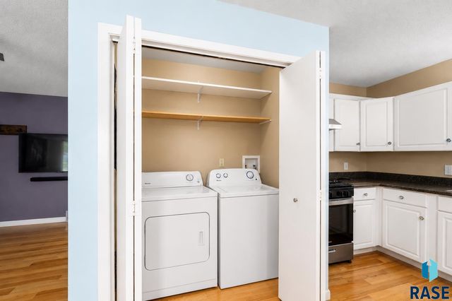 911 N Van Eps Ave Avenue, Sioux Falls, SD 57103