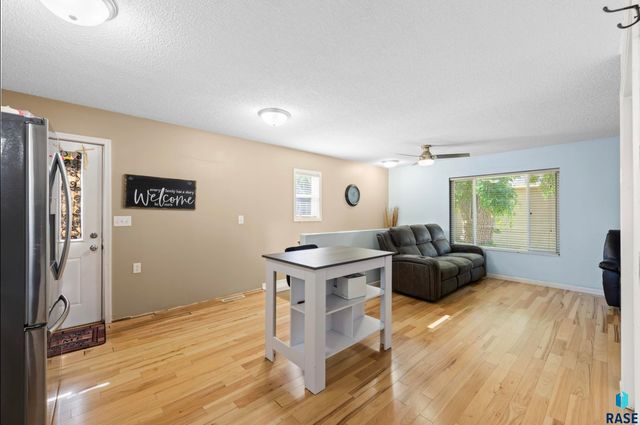 911 N Van Eps Ave Avenue, Sioux Falls, SD 57103