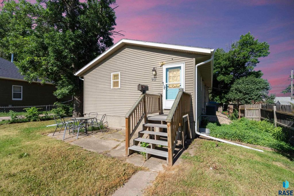 911 N Van Eps Ave Avenue, Sioux Falls, SD 57103