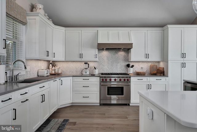 8 E 73RD ST, Harvey Cedars, NJ 08008