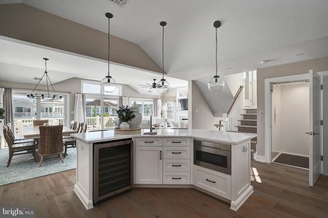 8 E 73RD ST, Harvey Cedars, NJ 08008