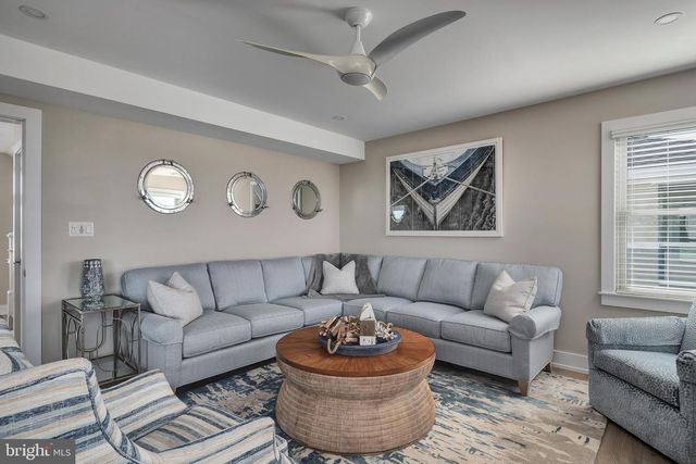 8 E 73RD ST, Harvey Cedars, NJ 08008