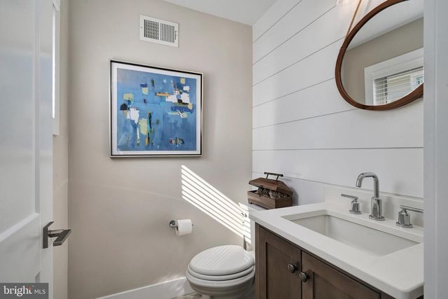 8 E 73RD ST, Harvey Cedars, NJ 08008