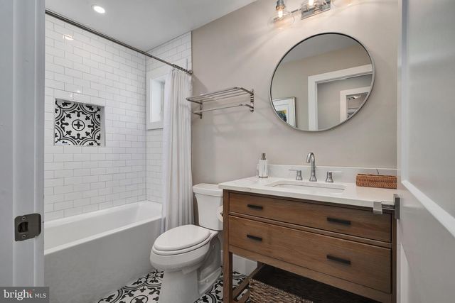 8 E 73RD ST, Harvey Cedars, NJ 08008