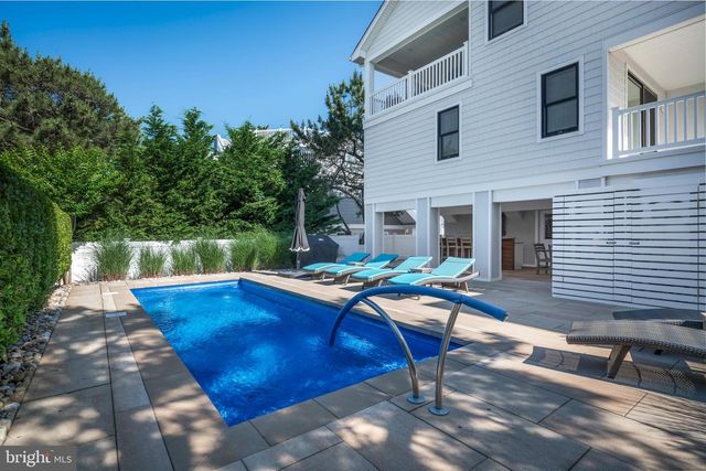 8 E 73RD ST, Harvey Cedars, NJ 08008