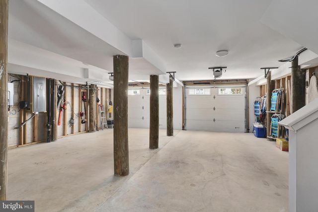 8 E 73RD ST, Harvey Cedars, NJ 08008