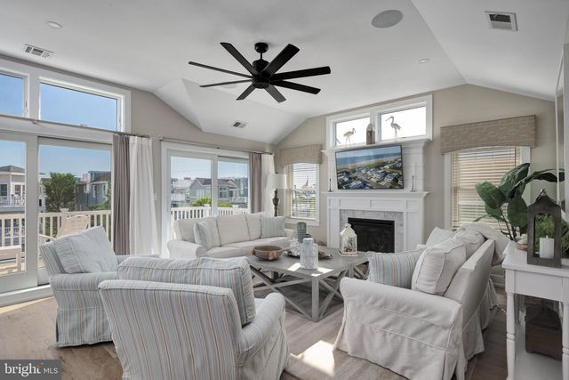 8 E 73RD ST, Harvey Cedars, NJ 08008