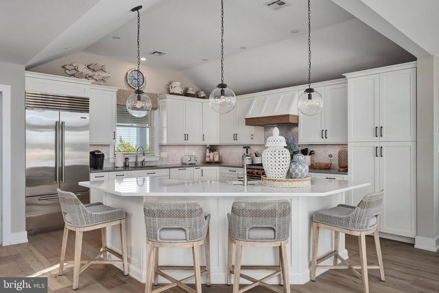 8 E 73RD ST, Harvey Cedars, NJ 08008