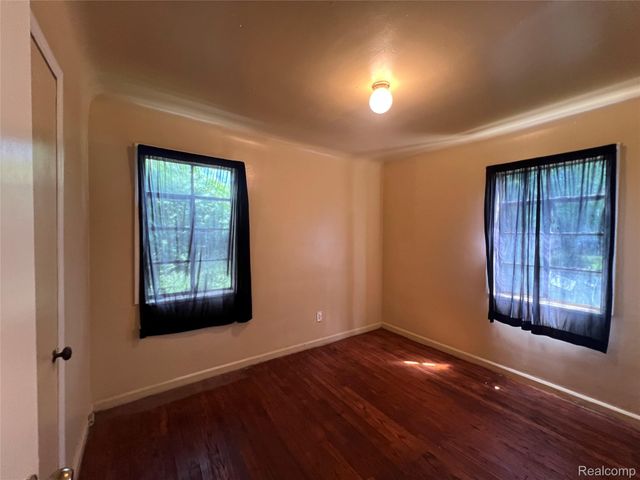 15643 W Chicago Street, Detroit, MI 48228