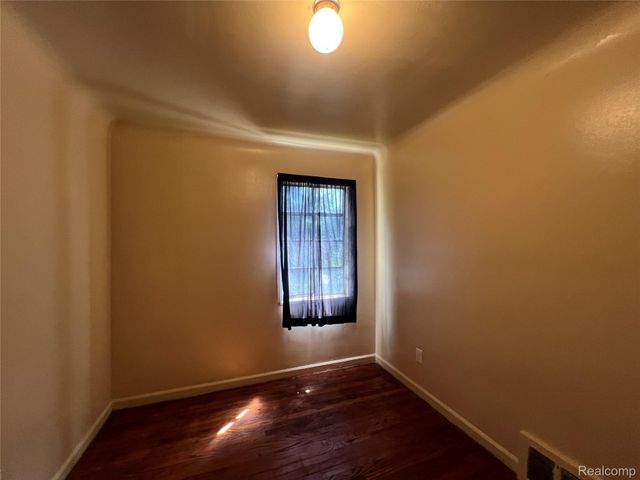 15643 W Chicago Street, Detroit, MI 48228