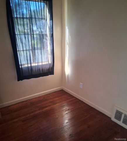 15643 W Chicago Street, Detroit, MI 48228
