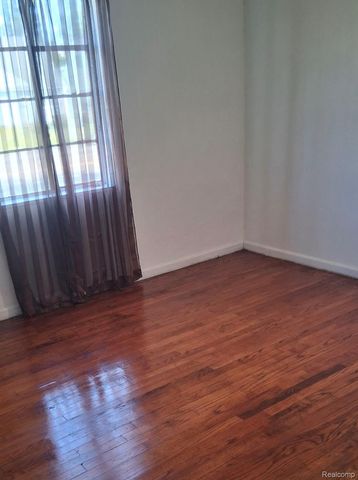 15643 W Chicago Street, Detroit, MI 48228