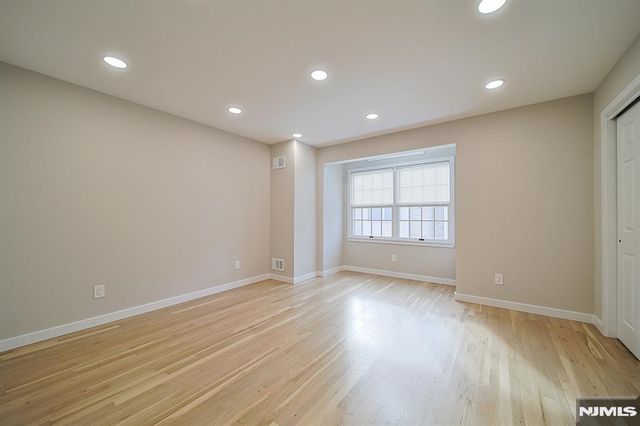 196 Madison Avenue 15, Dumont, NJ 07628