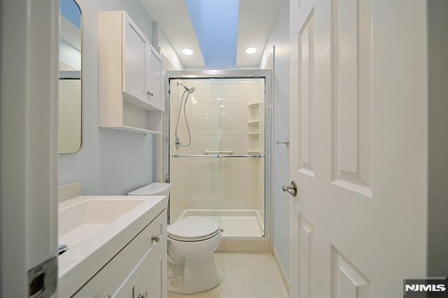 196 Madison Avenue 15, Dumont, NJ 07628