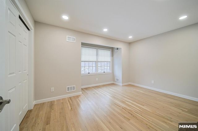 196 Madison Avenue 15, Dumont, NJ 07628