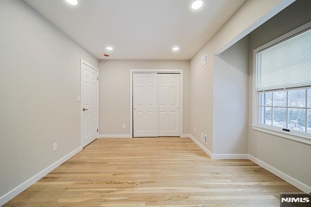 196 Madison Avenue 15, Dumont, NJ 07628