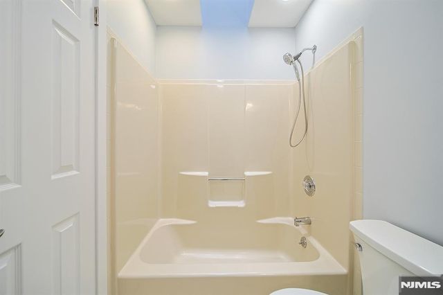 196 Madison Avenue 15, Dumont, NJ 07628