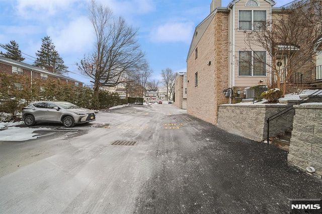 196 Madison Avenue 15, Dumont, NJ 07628