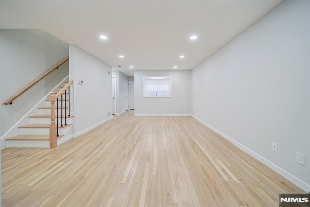 196 Madison Avenue 15, Dumont, NJ 07628