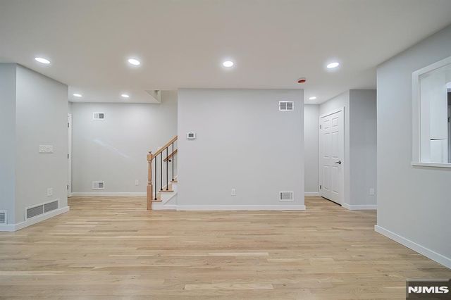 196 Madison Avenue 15, Dumont, NJ 07628