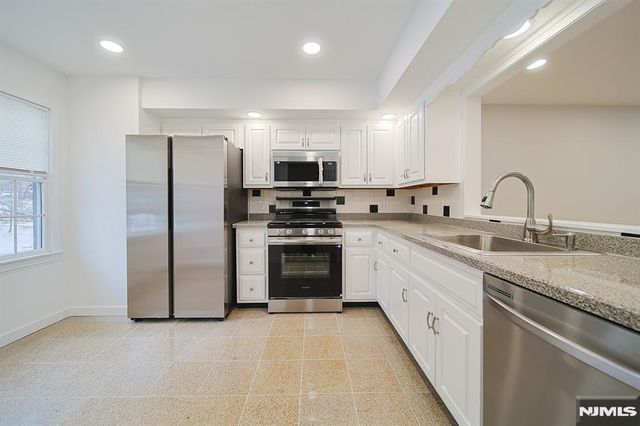 196 Madison Avenue 15, Dumont, NJ 07628