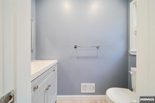 196 Madison Avenue 15, Dumont, NJ 07628