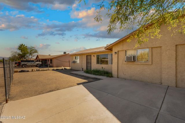 2275 W Dakota Street, Tucson, AZ 85746