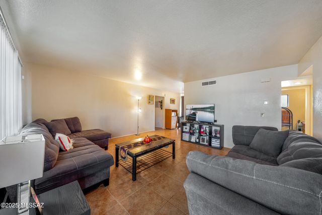 2275 W Dakota Street, Tucson, AZ 85746