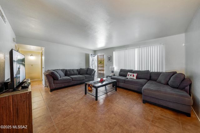 2275 W Dakota Street, Tucson, AZ 85746