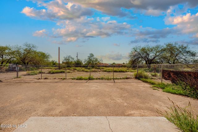 2275 W Dakota Street, Tucson, AZ 85746