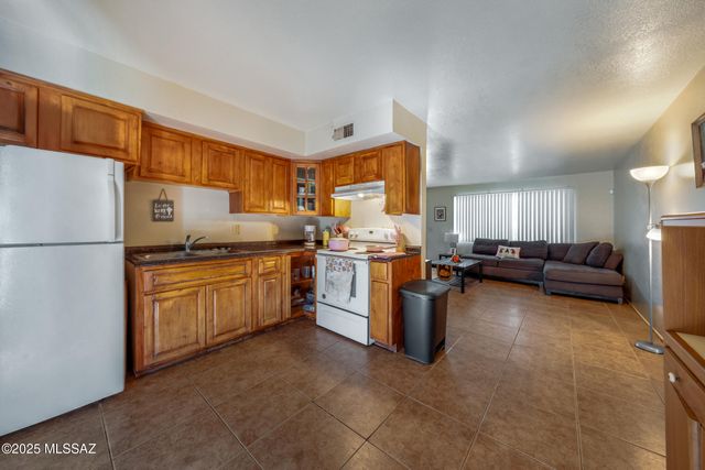 2275 W Dakota Street, Tucson, AZ 85746