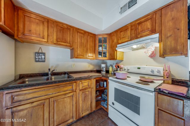 2275 W Dakota Street, Tucson, AZ 85746